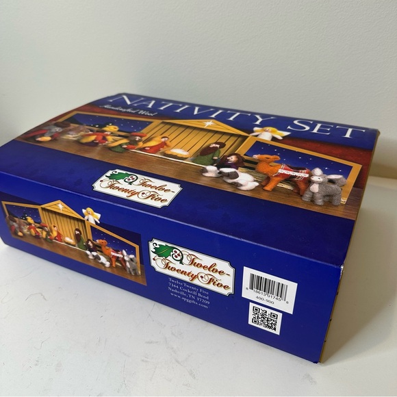 Nativity Set Handcrafted Wool 15 pieces - Picture 3 of 10